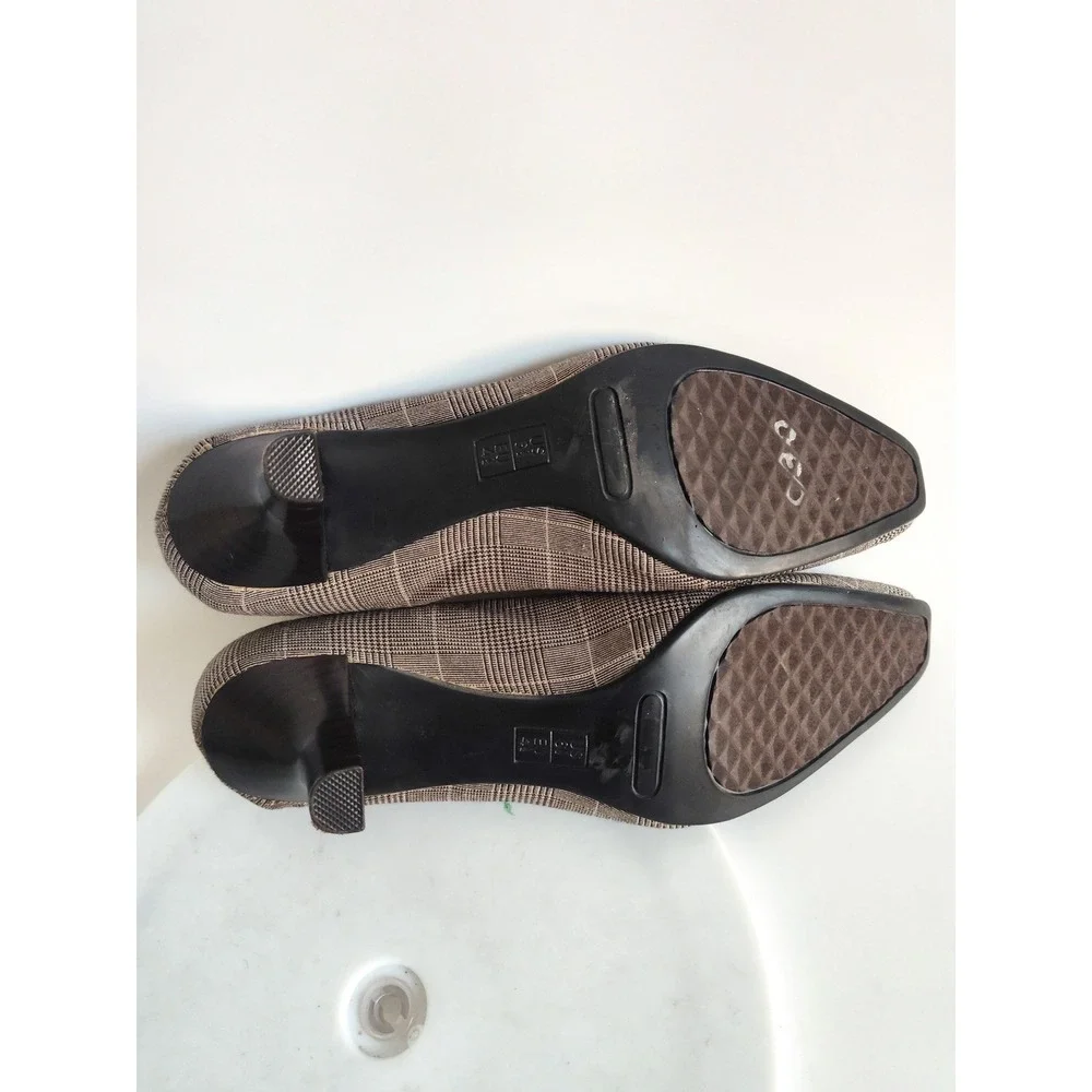 AEROSOLES brand model